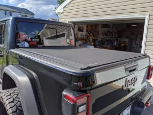 BAK 2020 Jeep Gladiator 5ft Bed Revolver X4 Tonneau cover